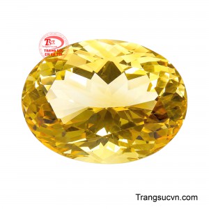 Mỗi giác cắt được chế tác tỉ mỉ, phản chiếu ánh sáng dịu nhẹ.