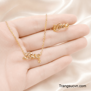 Đây cũng là bộ trang sức ý nghĩa, phù hợp để làm quà tặng dành cho người thương trong những dịp đặc biệt.