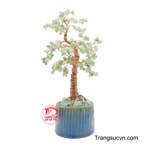 Sắc xanh lục dịu mát đại diện cho mầm sống tươi mới, tượng trưng cho sự phát triển, may mắn và tài lộc dồi dào dành cho gia chủ.