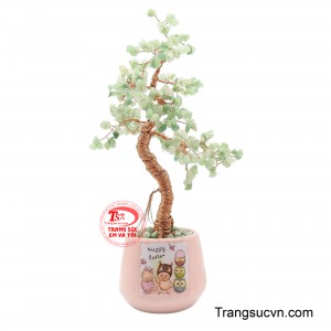 Cây Tài Lộc Aventurine Xanh này được chế tác tỉ mỉ với phần thân cây và cành bằng dây đồng tết xoắn công phu, tạo vẻ vững chãi.