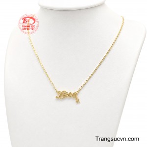 Thiết kế thanh mảnh, nhẹ nhàng giúp tôn lên nét nữ tính và duyên dáng khi đeo. 