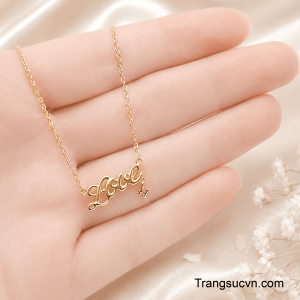 Dây chuyền phù hợp để diện hằng ngày hoặc trở thành món quà ý nghĩa dành tặng người thương.
