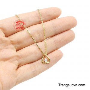Đây là món trang sức phù hợp với những cô nàng yêu phong cách nữ tính, tinh tế và sang trọng hiện đại.