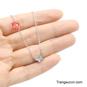 Thiết kế mang đến khí chất mong manh nhưng cuốn hút, tinh giản mà sang trọng.