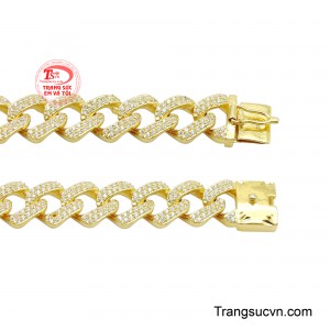 Mang tên Phú Quý, chiếc lắc tay gửi gắm ý nghĩa về tài lộc hanh thông, cuộc sống sung túc và con đường sự nghiệp ngày càng thịnh vượng.