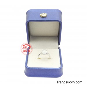 Là món trang sức sinh ra để tôn vinh vẻ đẹp dịu dàng, đôi bàn tay mềm mại và thần thái đài các, e ấp của người phụ nữ.