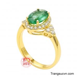 Tổng thể mang nét nữ tính, sang trọng nhưng vẫn đầy đặn và quyền quý, phù hợp với người phụ nữ yêu thích vẻ đẹp cổ điển pha chút kiêu sa. 