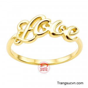 Bề mặt vàng sáng bóng giúp tổng thể thêm phần sang trọng và thu hút ánh nhìn. 
