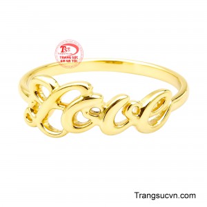 Những đường nét vàng tinh tế đan xen tạo nên vẻ đẹp hiện đại, nữ tính nhưng vẫn đầy nổi bật. 