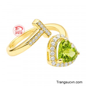 Viền đá trắng bao quanh viên chủ giúp tôn lên sắc xanh trong trẻo, đồng thời mang đến vẻ đẹp sang trọng cho tổng thể.