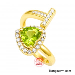 Sự hòa quyện giữa biểu tượng trái tim và chữ T mang đến một mẫu trang sức giàu dấu ấn cá nhân