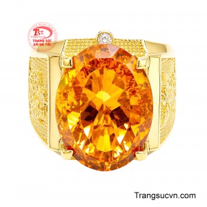 Được chế tác dạng oval bản lớn, tạo điểm nhấn sang trọng và quyền quý. 