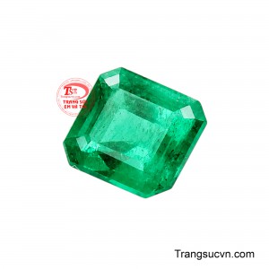 Giác cắt emerald cổ điển với các cạnh vát tinh tế giúp viên đá phản chiếu ánh sáng một cách thanh lịch.