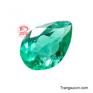 Đây là dấu ấn riêng của thiên nhiên, tạo nên vẻ đẹp độc bản và khẳng định giá trị của một viên Emerald tự nhiên. 