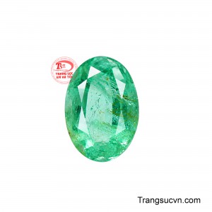 Dáng oval giúp viên đá phản chiếu ánh sáng hài hòa, tôn lên chiều sâu màu sắc và mang lại cảm giác thanh thoát, cân đối trong mọi thiết kế trang sức.