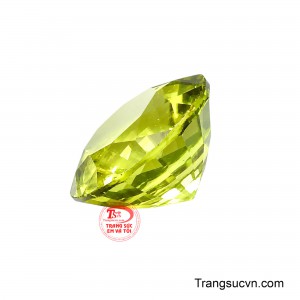 Dáng đá mềm mại cùng sắc xanh đặc trưng dễ dàng kết hợp với vàng trắng, vàng vàng hoặc vàng hồng, tạo nên nhiều phong cách từ nữ tính, tinh tế đến sang trọng, quý phái. 