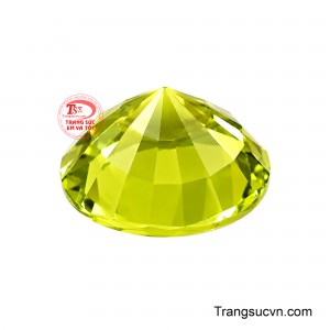 Peridot An Lành Phú Quý không chỉ tôn lên vẻ đẹp của một viên đá tự nhiên mà còn là lời gửi gắm về một hành trình tâm an, vận thuận, tài lộc hanh thông và cuộc sống ngày càng đủ đầy.