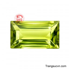 Viên Peridot Bảo Lục mang vẻ đẹp hiện đại với sắc xanh lục ánh vàng đặc trưng của Peridot, kết hợp cùng hình khối chữ nhật thanh thoát và những đường cắt thẳng đầy tinh tế.