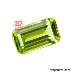 Viên đá gợi lên ý niệm về những điều tốt lành, may mắn và thuận lợi. Sắc xanh của Peridot thường được gắn với sinh khí, sự phát triển và nguồn năng lượng tích cực.