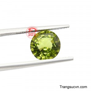 Về ý nghĩa phong thủy, sắc xanh của Peridot thường được gắn với sinh khí, sự phát triển và nguồn năng lượng tích cực.