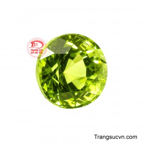 Sắc xanh đặc trưng càng trở nên nổi bật khi đặt trong các thiết kế trang sức bằng vàng, mang đến tổng thể sang trọng, thanh lịch và đầy sinh khí. 