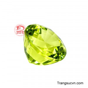 Trong quan niệm phong thủy, Peridot thường được yêu thích bởi ý nghĩa gắn với may mắn, tài lộc, sự hanh thông và năng lượng tích cực.