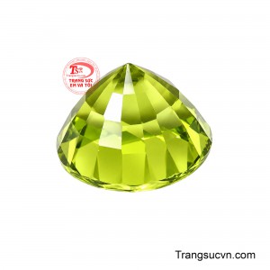 Khi được ứng dụng trong nhẫn, mặt dây chuyền, bông tai hay vòng tay, viên Peridot không chỉ đóng vai trò là điểm nhấn màu sắc mà còn góp phần tạo nên dấu ấn riêng cho món trang sức.