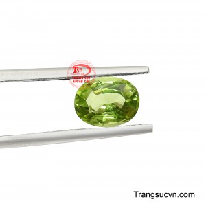 Viên Peridot Oval Tài Lộc là sự kết hợp hài hòa giữa vẻ đẹp tự nhiên, ý nghĩa phong thủy và giá trị thẩm mỹ, một điểm nhấn dành cho những món trang sức mang thông điệp về may mắn, tài lộc và một hành trình ngày càng rực rỡ.