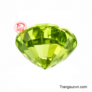 Vẻ đẹp của Peridot không nằm ở sự phô trương mà ở sắc màu riêng biệt và nguồn sinh khí mà viên đá mang lại.