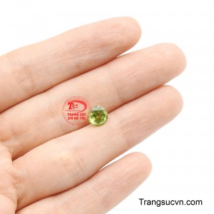 Một viên đá mang vẻ đẹp tươi mới, sang trọng và đầy sức sống, thích hợp dành cho những ai yêu thích sắc xanh quý phái nhưng vẫn muốn tạo dấu ấn nổi bật.