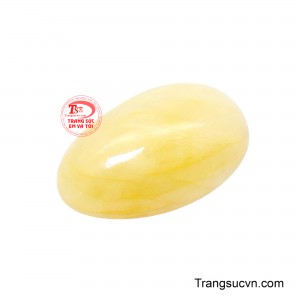 Khi được chế tác thành nhẫn, mặt dây chuyền, vòng tay hay bông tai, viên đá trở thành điểm nhấn vừa sang trọng vừa giàu ý nghĩa.