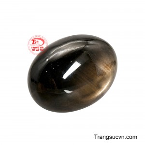 Sắc đen sang trọng kết hợp cùng ánh sao tinh tế mang đến vẻ đẹp trầm mặc, quyền quý và đầy khí chất. 