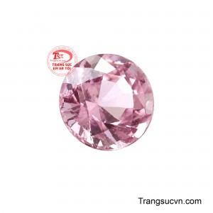 Độ trong suốt tinh khôi hòa quyện cùng tông màu mềm mại tạo nên sức hút nữ tính, lan tỏa nguồn năng lượng tươi trẻ và nét đẹp ngọt ngào. 