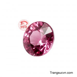 Dáng mài tròn chuẩn xác cùng hàng loạt diện cắt đối xứng giúp gom trọn ánh sáng, làm bừng lên độ sâu cuốn hút từ tâm đá. 