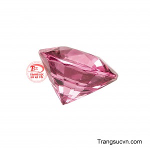 Tỷ lệ đồng đều cùng sự tương thích hoàn hảo về màu sắc biến cặp ngọc này thành mảnh ghép lý tưởng cho những đôi bông tai nụ sang trọng hay nhẫn đôi đẳng cấp.