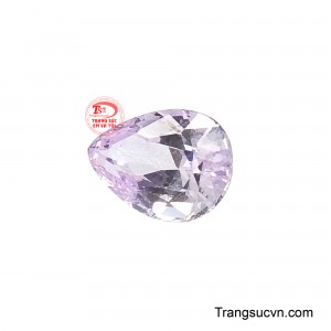 Đường nét kiêu sa phối hợp cùng hàng loạt diện mài tỉ mỉ giúp cặp ngọc phô diễn hiệu ứng khúc xạ sinh động dưới mọi góc nhìn. 