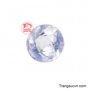 Dáng mài tròn sắc nét kết hợp cùng hệ thống diện cắt lấp lánh giúp viên đá gom trọn từng tia sáng tinh khôi nhất của tự nhiên. 