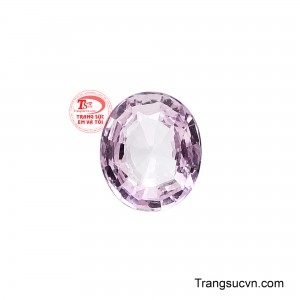 Viên spinel tím thạch khoác lên mình gam màu tím thạch anh trong trẻo, kết hợp cùng ánh quang pha xám dịu nhẹ mang lại vẻ đẹp tĩnh lặng và kiêu sa.