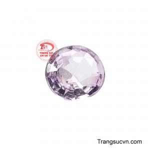 Sắc thái tím nhã nhặn này là nguồn chất liệu tuyệt vời để chế tác nên những chiếc nhẫn đính hôn phá cách hoặc mặt dây chuyền đài các cho phái đẹp.