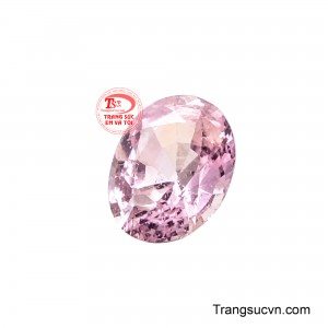 Sự giao thoa giữa thần thái dịu dàng và độ rực rỡ tự nhiên tôn vinh trọn vẹn nét đẹp thanh tao, ngọc ngà cho người sở hữu.