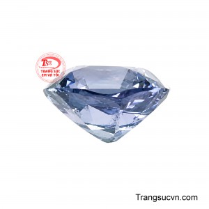Tác phẩm không chỉ thu hút bởi diện mạo khoáng đạt mà còn tôn vinh cá tính khác biệt, gu thưởng ngoạn đá quý có chiều sâu của người sở hữu.