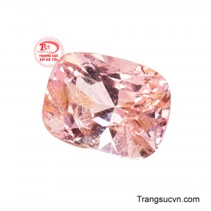Viên đá sở hữu độ bền vượt trội, vô cùng lý tưởng để chế tác nhẫn đính hôn hay trang sức cao cấp đeo hàng ngày. 