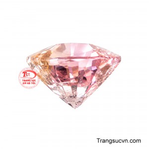 Vẻ đẹp thuần khiết chưa qua xử lý nhiệt không chỉ tôn lên làn da người đeo mà còn giữ trọn giá trị tự nhiên hiếm có.