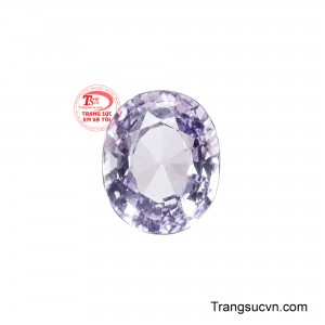 Viên Spinel Vân Tử Quang tỏa ra sắc tím nhạt mỏng nhẹ như dải mây chiều, ẩn hiện luồng sáng bạc thuần khiết đầy thơ mộng. 
