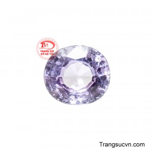 Sở hữu viên bảo ngọc này không chỉ tôn vinh thần thái nhẹ nhàng, thanh thoát mà còn thể hiện gu thẩm mỹ đầy chất nghệ thuật của chủ nhân.