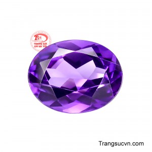 Khi ánh sáng chạm lên bề mặt đá, sắc tím có thể chuyển biến nhẹ nhàng, tạo nên hiệu ứng vừa dịu mắt vừa cuốn hút, đặc biệt phù hợp với những thiết kế mang phong cách cổ điển pha nét hiện đại. 
