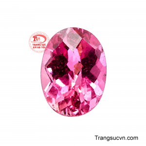 Viên Tourmaline Ánh Vương gây ấn tượng bởi sắc hồng tím rực rỡ, mang sự giao thoa hài hòa giữa nét ngọt ngào của hồng và chiều sâu quyến rũ của tím. 