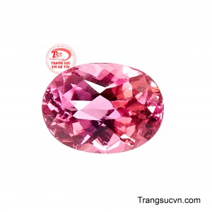 Giúp ánh sáng lan tỏa linh hoạt trên từng mặt facet, tạo nên những chuyển sắc sống động mỗi khi thay đổi góc nhìn. 
