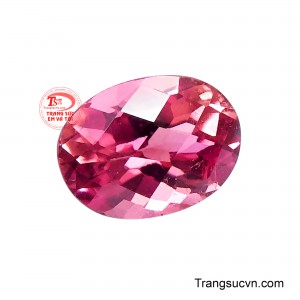 Sắc màu nổi bật nhưng vẫn giữ vẻ tự nhiên, sang trọng, kết hợp cùng độ phản chiếu tinh tế khiến viên đá có chiều sâu và sức hút riêng. 