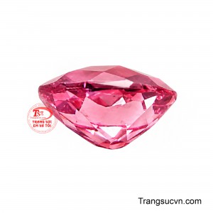 Viên Tourmaline Ánh Vương như một điểm sáng mang vẻ đẹp kiêu sa, phù hợp để trở thành tâm điểm trong những thiết kế trang sức cao cấp, thanh lịch và giàu cá tính.
